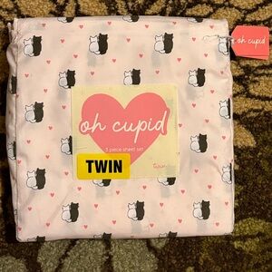 Oh Cupid Twin Sheet Set in Cat Pattern with Hearts
